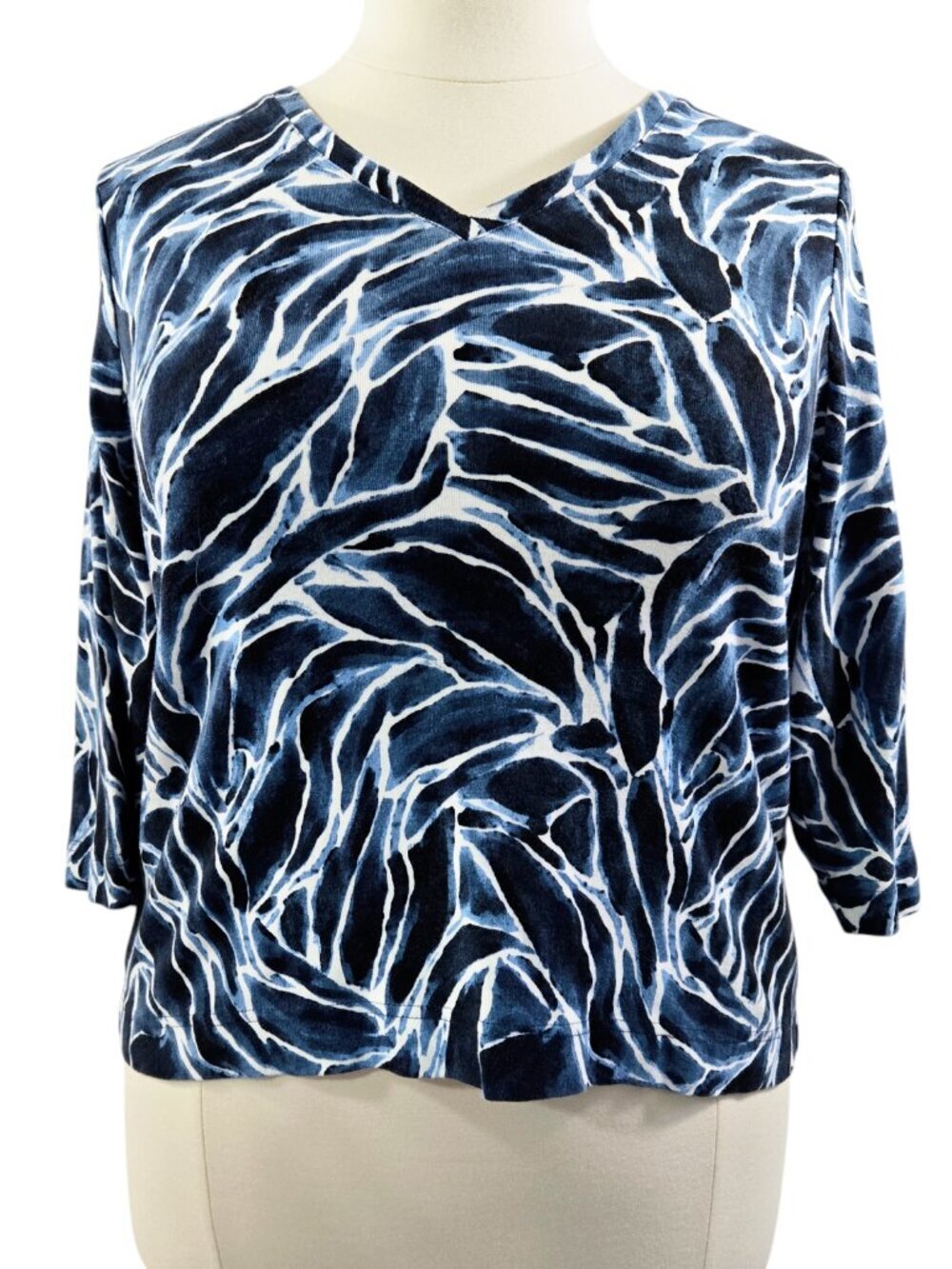 Chico's 100% Pima Cotton Navy Blue White Abstract Top Beachy Artsy Art to Wear
